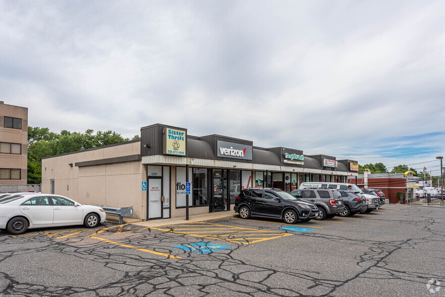 1237-1249 Worcester Rd, Framingham, MA for lease - Building Photo - Image 2 of 4