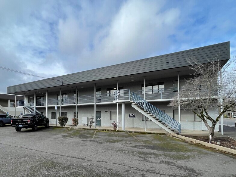 655 A St, Springfield, OR à louer - Photo du bâtiment - Image 2 de 5