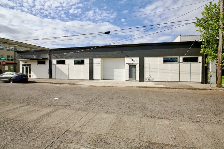 777 N Killingsworth Ct, Portland, OR for lease - Building Photo - Image 2 of 4
