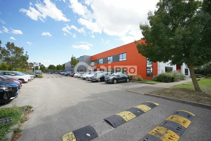 279 Allée Jacques Monod, Saint-Priest for lease - Building Photo - Image 1 of 12