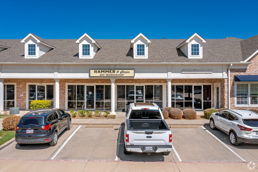 5411 Basswood Blvd, Fort Worth, TX for lease - Building Photo - Image 3 of 12
