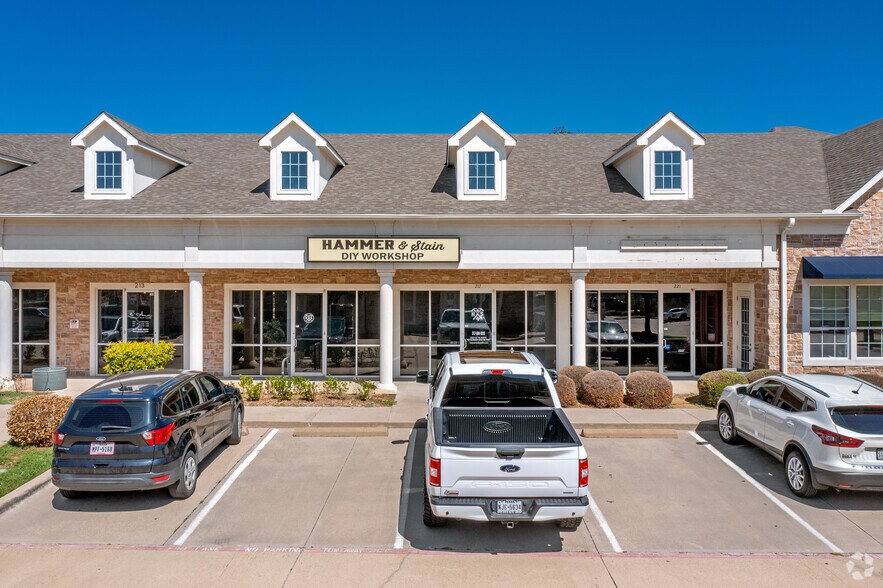 5411 Basswood Blvd, Fort Worth, TX à louer - Photo du bâtiment - Image 3 de 12
