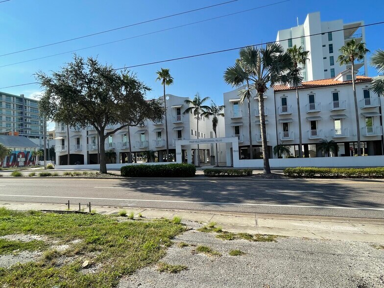 1348-1358 Fruitville Rd, Sarasota, FL à vendre - Photo du bâtiment - Image 2 de 25