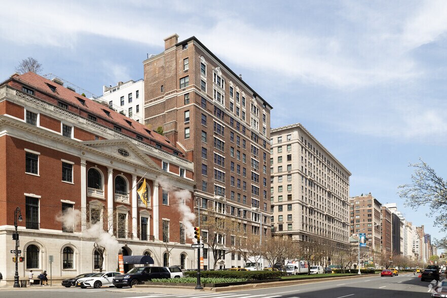 570 Park Ave, New York, NY à vendre - Photo du bâtiment - Image 2 de 7
