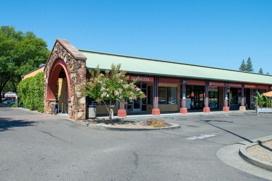 435 Center St, Healdsburg, CA for lease - Building Photo - Image 1 of 32
