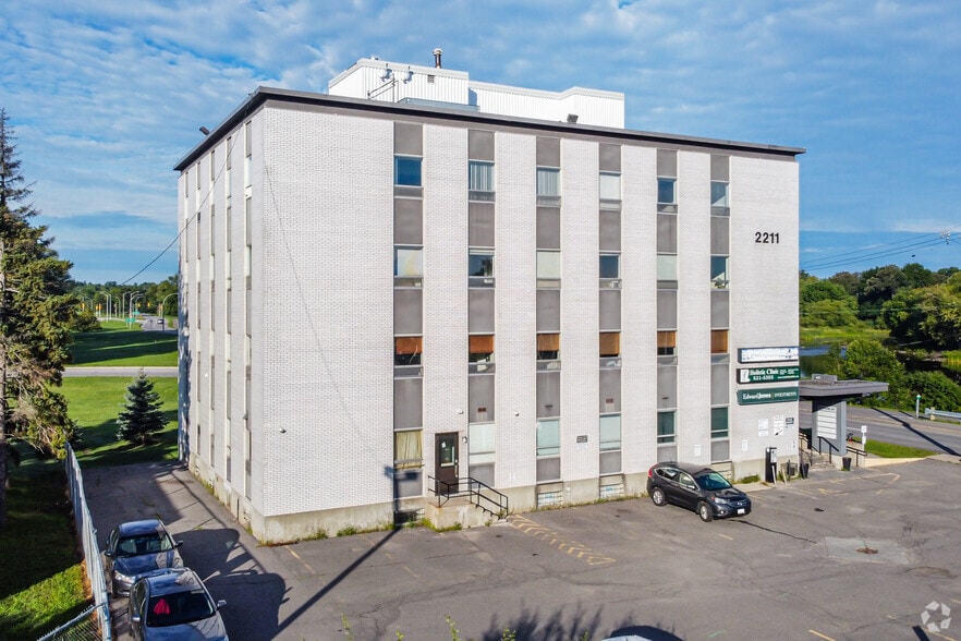 2211 Riverside Dr, Ottawa, ON for lease - Building Photo - Image 2 of 3