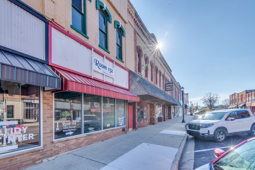 128-130 N Mill St, Saint Louis, MI à vendre - Photo du bâtiment - Image 3 de 25