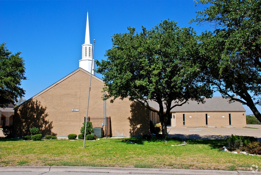 2111 Skyline Dr, Mesquite, TX à vendre - Photo du bâtiment - Image 2 de 8