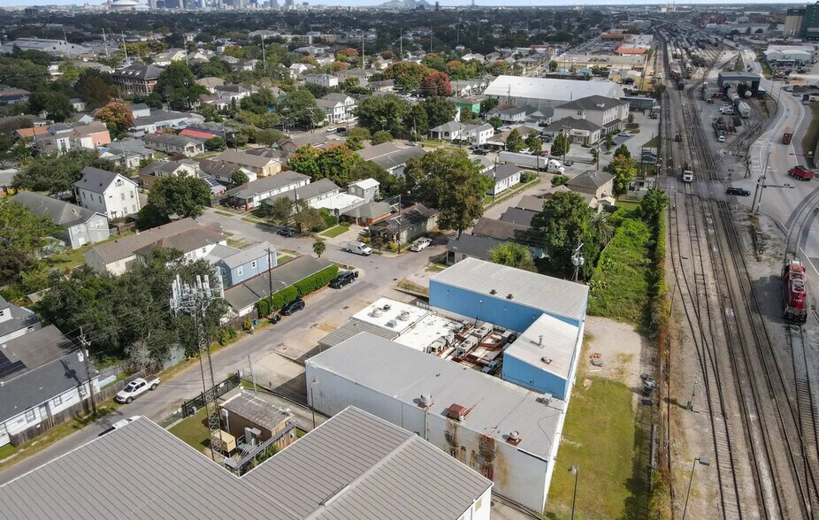 5900 S Front St, New Orleans, LA à louer - Photo du bâtiment - Image 3 de 4