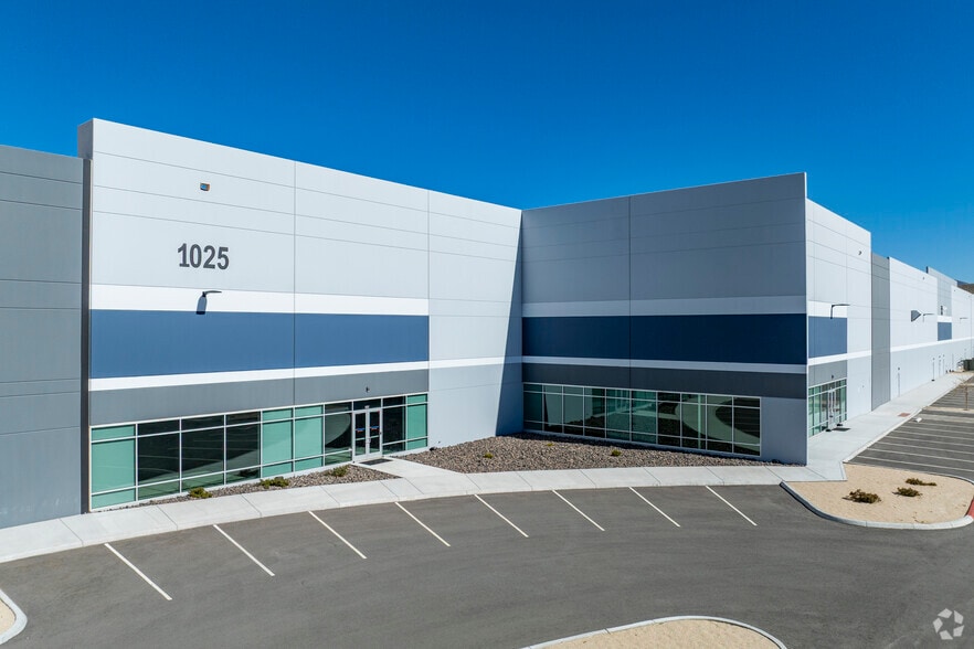 1025 Waltham Way, Sparks, NV for lease - Building Photo - Image 1 of 3