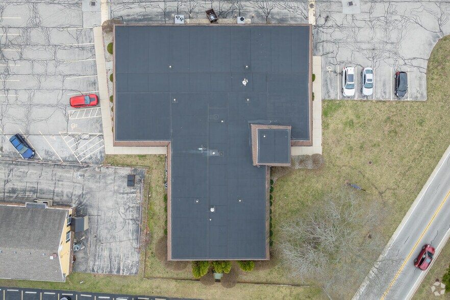 4906 N Holland Sylvania Rd, Sylvania, OH à louer - Photo du bâtiment - Image 3 de 14