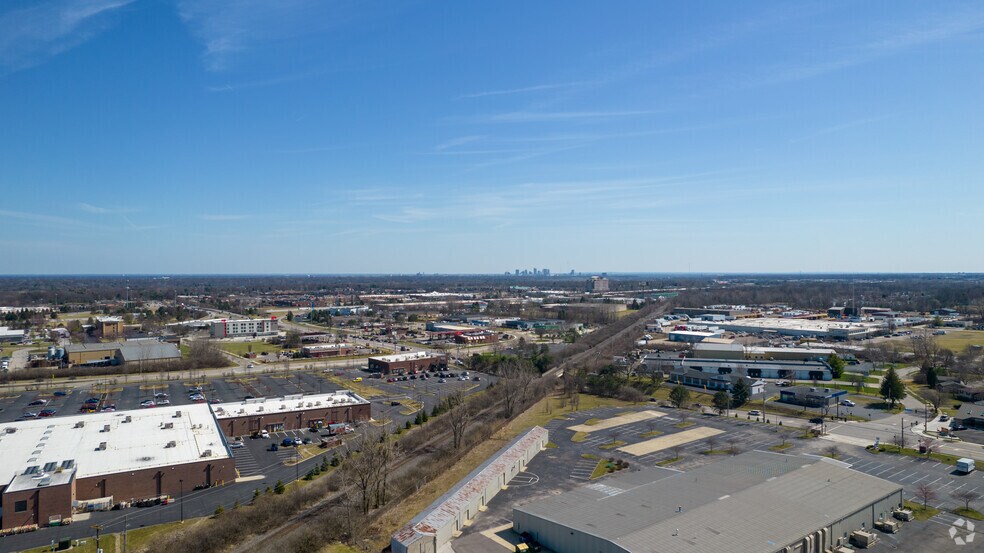 3974 Brown Park Dr, Hilliard, OH à louer - Photo du bâtiment - Image 3 de 7