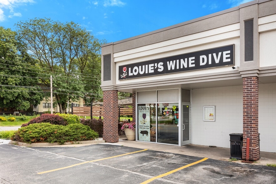 4040-4125 University Ave, Des Moines, IA à louer - Photo du bâtiment - Image 3 de 15