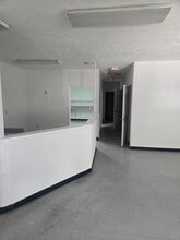 1021 Carlton Arms Blvd, Bradenton, FL for lease Interior Photo- Image 1 of 4