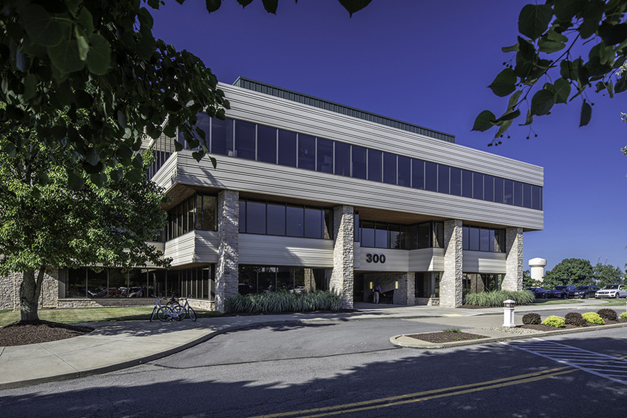 300 Corporate Center Dr, Coraopolis, PA for lease - Building Photo - Image 1 of 19