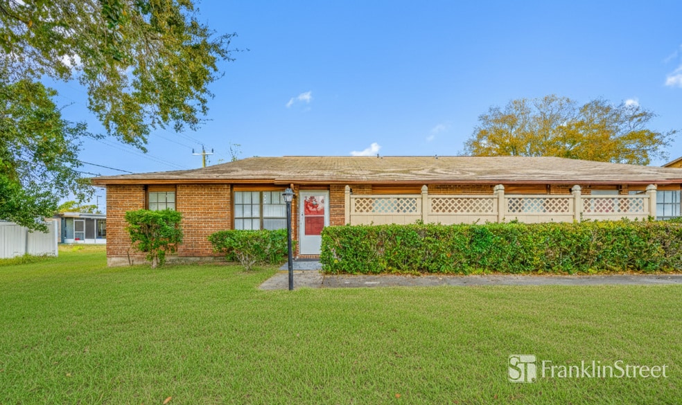 7110 Tudor Ln, Port Richey, FL for sale - Building Photo - Image 2 of 15