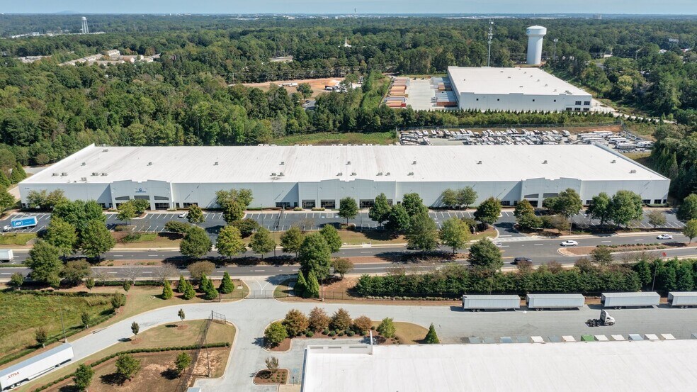 4800 N Commerce Dr, Atlanta, GA à louer - Photo du bâtiment - Image 2 de 7