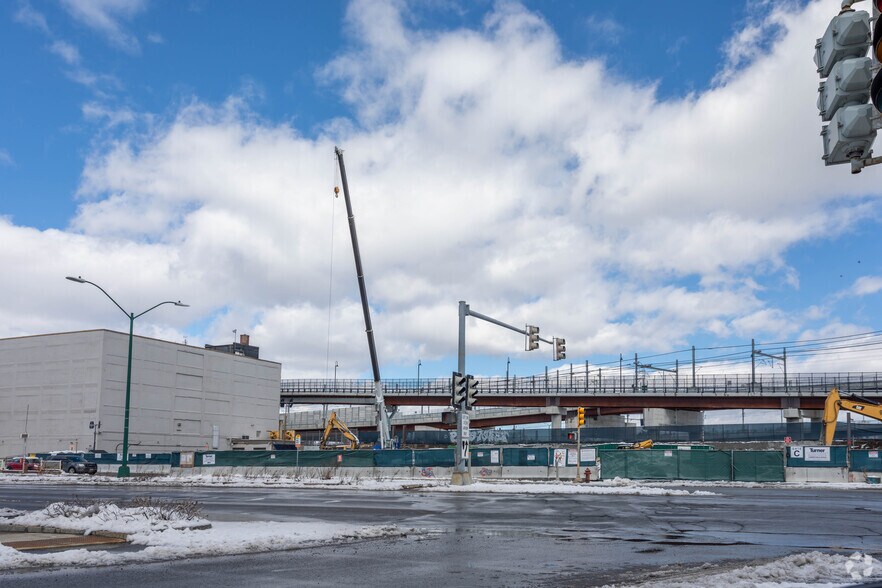 15 McGrath Hwy, Somerville, MA for lease - Primary Photo - Image 1 of 1