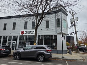 2329 W Belmont Ave, Chicago, IL à louer Photo intérieure- Image 2 de 22