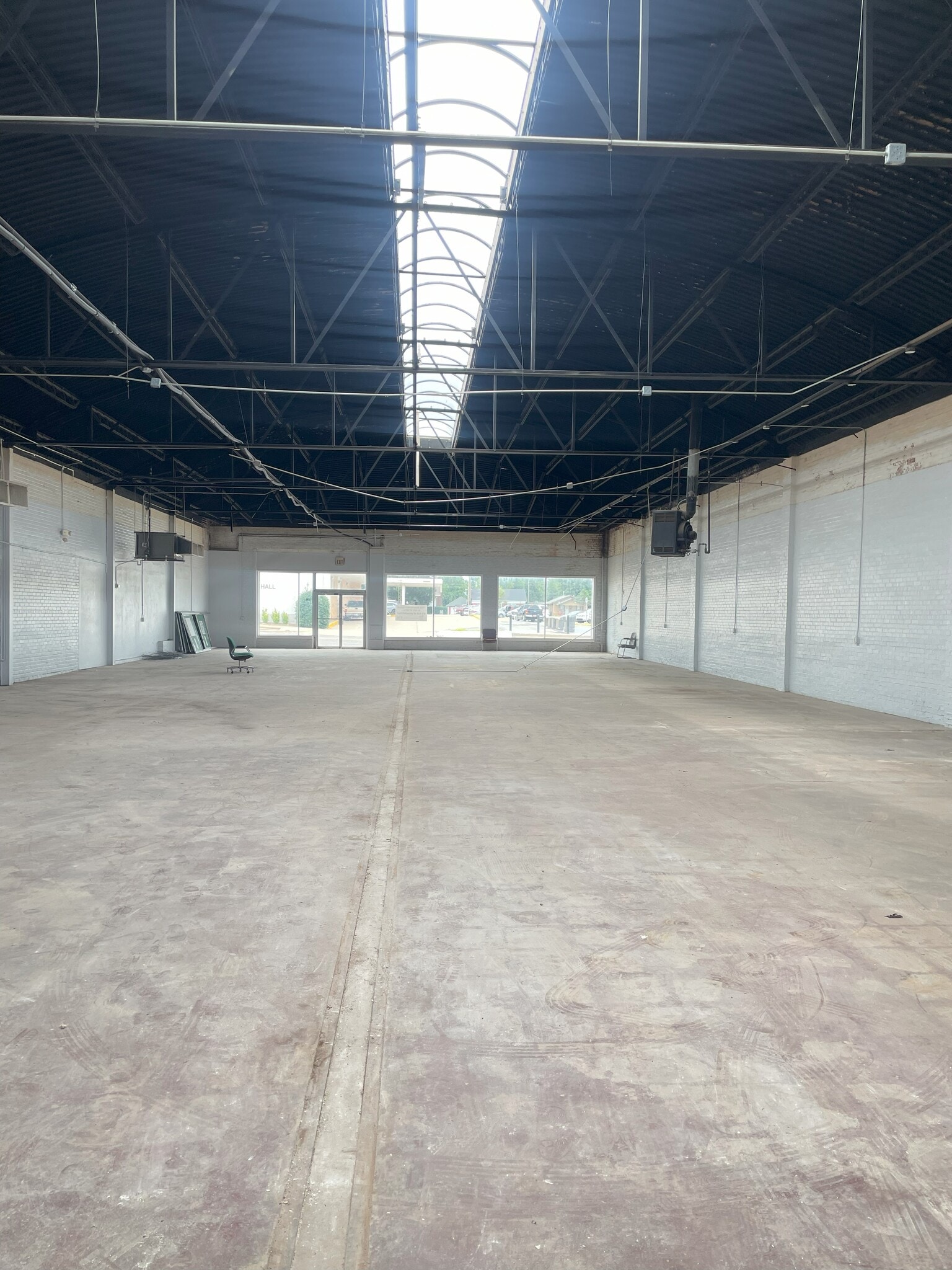 517-519 W Main St, Yukon, OK for lease Interior Photo- Image 1 of 8