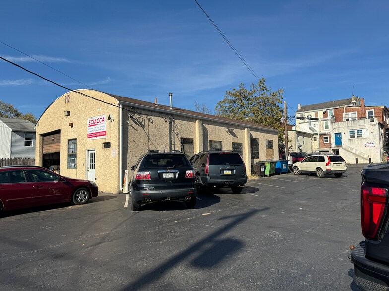 409 E Lafayette St, Norristown, PA à vendre - Photo du bâtiment - Image 3 de 6