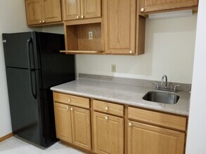 1200 Centre Pointe Curv, Mendota Heights, MN for lease Interior Photo- Image 2 of 6