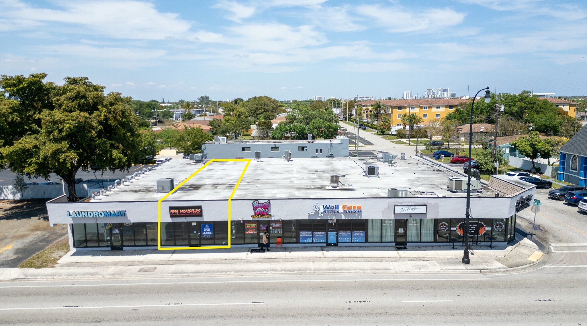 300-310 W Hallandale Beach Blvd, Hallandale Beach, FL for lease Interior Photo- Image 1 of 11