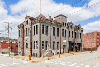 205 E 9th Ave, Homestead, PA à louer Photo intérieure- Image 1 de 9