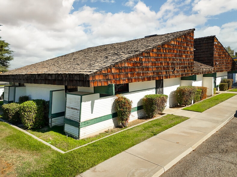 931 26th St, Bakersfield, CA for sale - Building Photo - Image 2 of 27