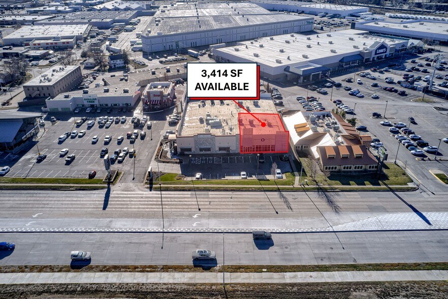 7425 Dodge St, Omaha, NE for lease - Building Photo - Image 2 of 8