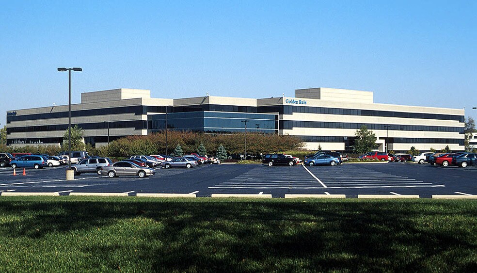 7440 Woodland Dr, Indianapolis, IN à louer - Photo du bâtiment - Image 2 de 23