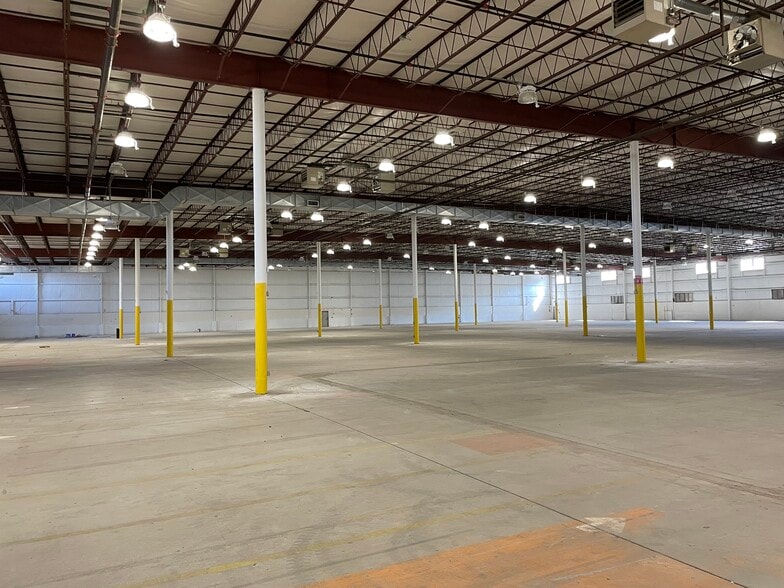 160 Corporate Ct, Meriden, CT for lease - Interior Photo - Image 2 of 5