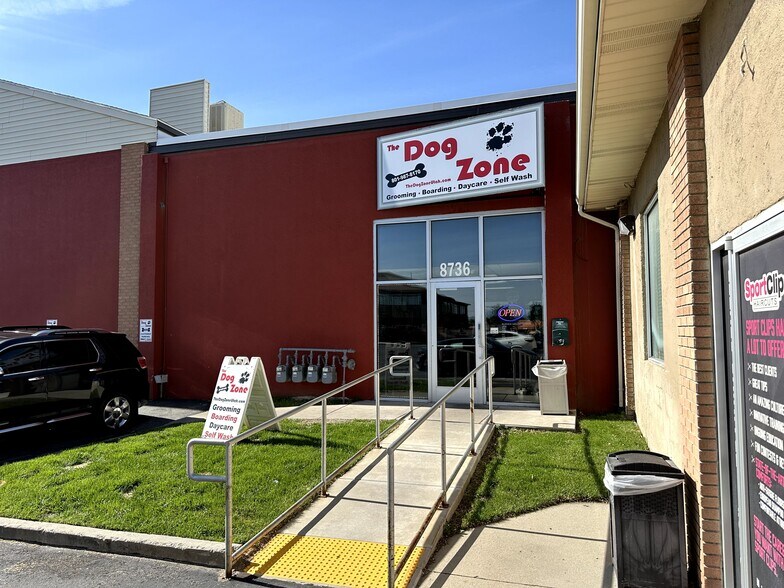 8720-8760 S 700 E, Sandy, UT à louer - Photo du bâtiment - Image 2 de 14