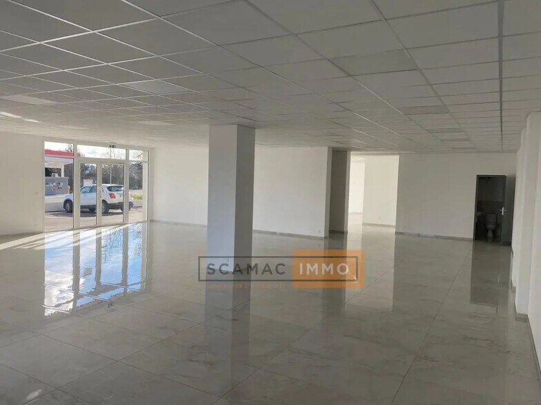 Flex in Solliès-Pont for lease - Interior Photo - Image 3 of 7