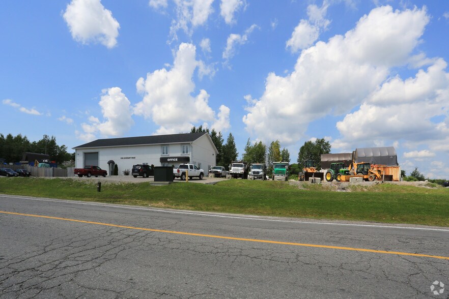 218 Lockhart Rd, Barrie, ON à vendre - Photo du bâtiment - Image 2 de 10