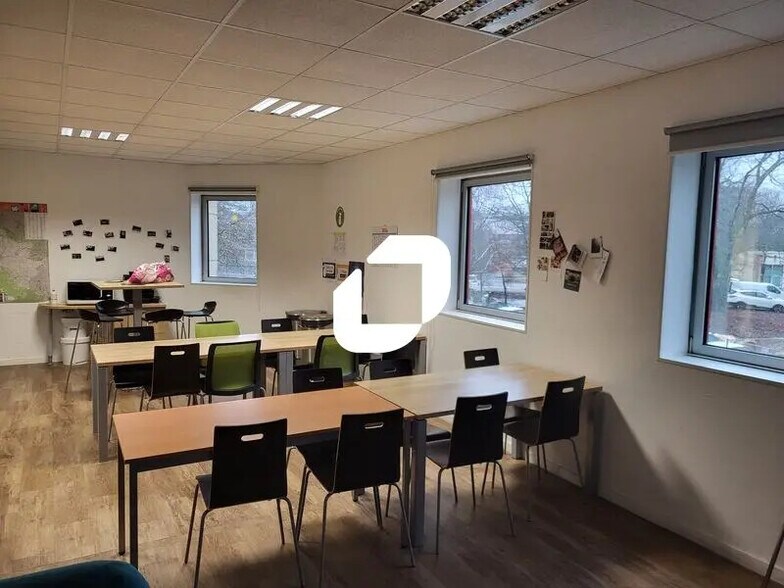 Office in Pessac for lease - Interior Photo - Image 3 of 9