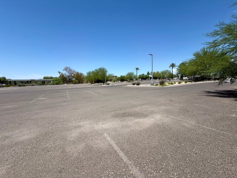 15301 N Hayden Rd, Scottsdale, AZ à louer - Photo du bâtiment - Image 2 de 4