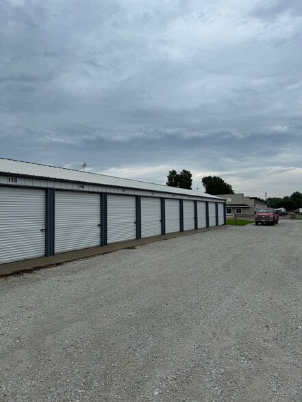 Onawa Self Storage portfolio of 3 properties for sale on LoopNet.ca - Building Photo - Image 2 of 12