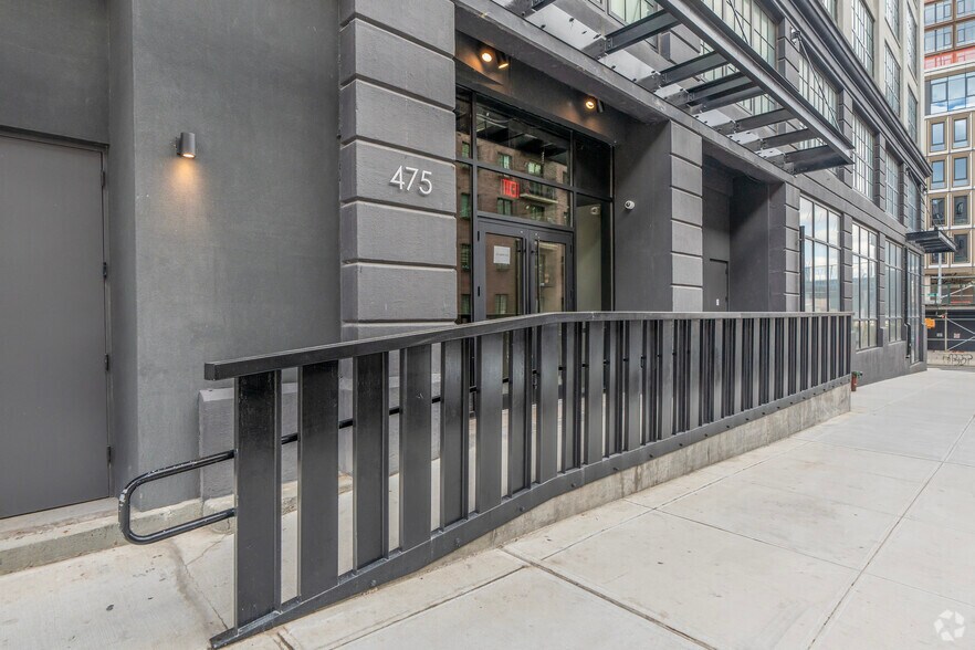 475 Kent Ave, Brooklyn, NY à louer - Photo du bâtiment - Image 3 de 6