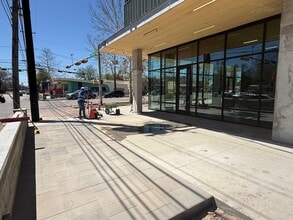 2422 E 7th St, Austin, TX for lease Building Photo- Image 2 of 4