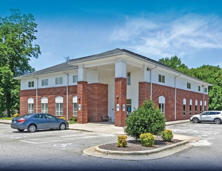 417 Vance St, Clinton, NC for sale - Primary Photo - Image 1 of 11