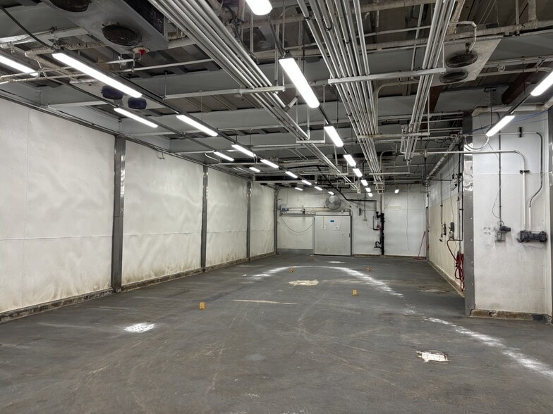 2150 W Carroll Ave, Chicago, IL for sale - Building Photo - Image 3 of 8