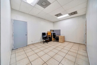 14416 Victory Blvd, Van Nuys, CA à louer Photo intérieure- Image 2 de 5