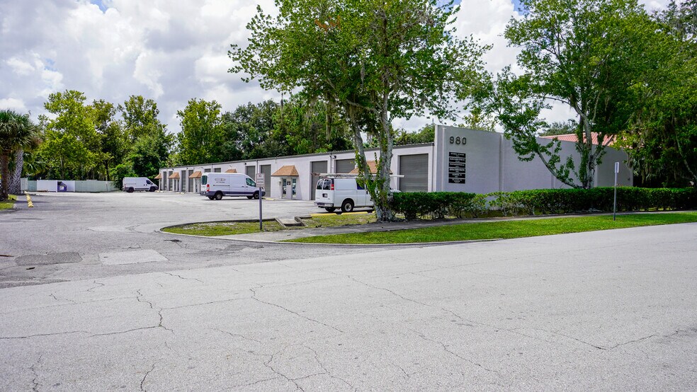 970 Sunshine Ln, Altamonte Springs, FL à louer - Photo du bâtiment - Image 2 de 11