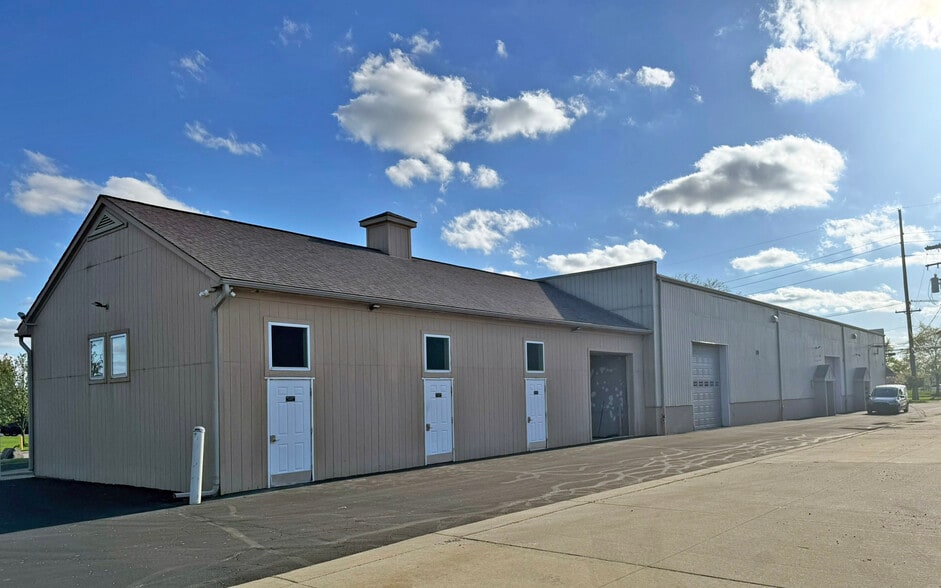 1438 N Crooks Rd, Clawson, MI for sale - Building Photo - Image 3 of 9