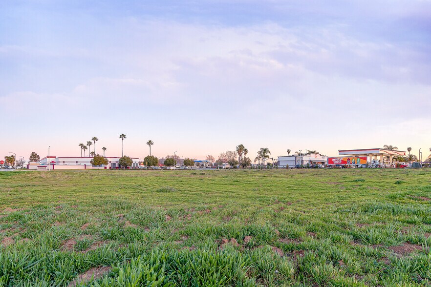 SE of Elsworth St and Cactus ave, Moreno Valley, CA à vendre - Photo du bâtiment - Image 3 de 20