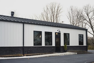 4430 W Jonathan Moore Pike, Columbus, IN à louer Photo intérieure- Image 2 de 15