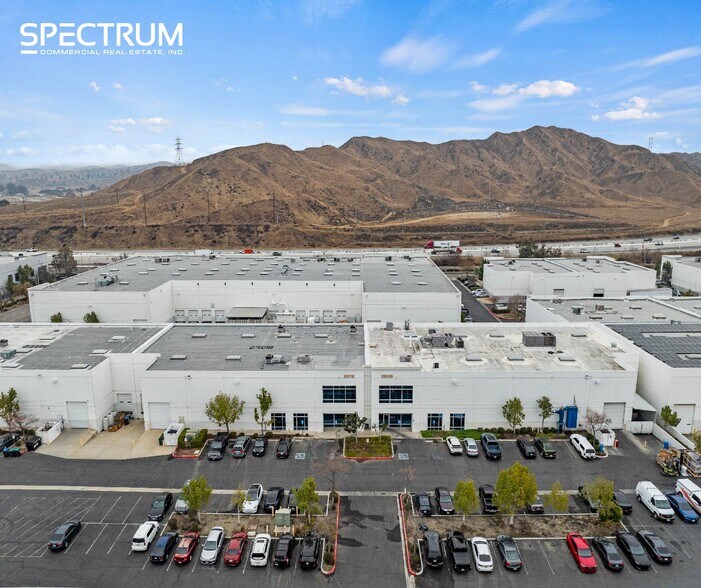 29018 N Hancock Pky, Valencia, CA à louer - Photo du bâtiment - Image 3 de 11