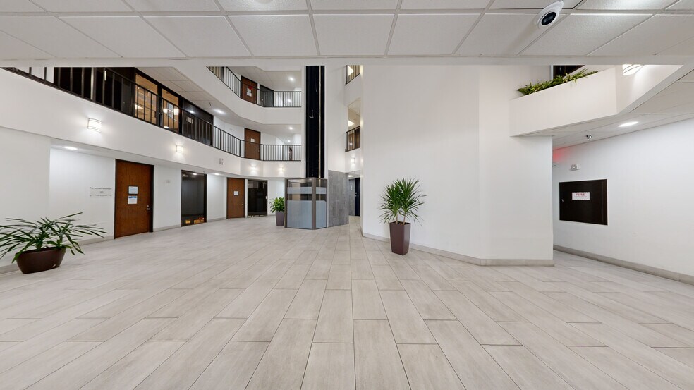 2646 S Loop W, Houston, TX à louer - Numérisation 3D de Matterport - Image 2 de 35