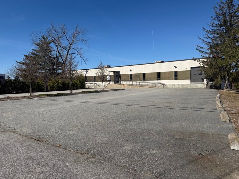 144 Bignall St, Warwick, RI à louer - Photo du bâtiment - Image 3 de 3